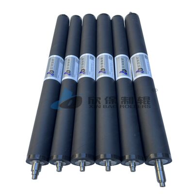 工場 で 製造 さ れ て いる 正確 な 寸法 と 高い 表面 精度 を 備えた ゴム ロール